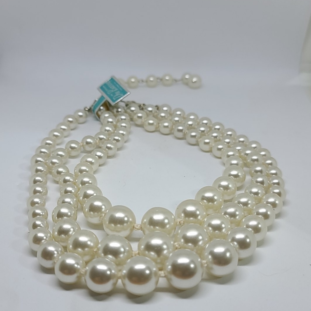 Du Barry vintage three strand pearl necklace